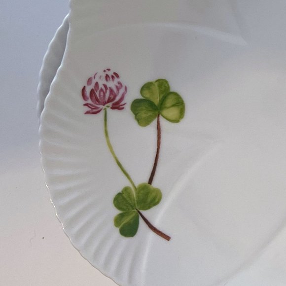 Y2K Shamrock/Clover Design Scalloped Cake Stand By Julia Minasian - Picture 8 of 15